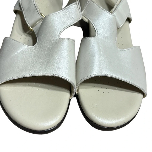 SAS sandals ,women size 10.5 Suntimer Pearl Cream colored,Velcro,comfy,1.5” heel - Picture 6 of 17
